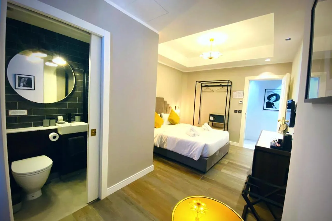 Cinematique Hotel Mosta Guest house